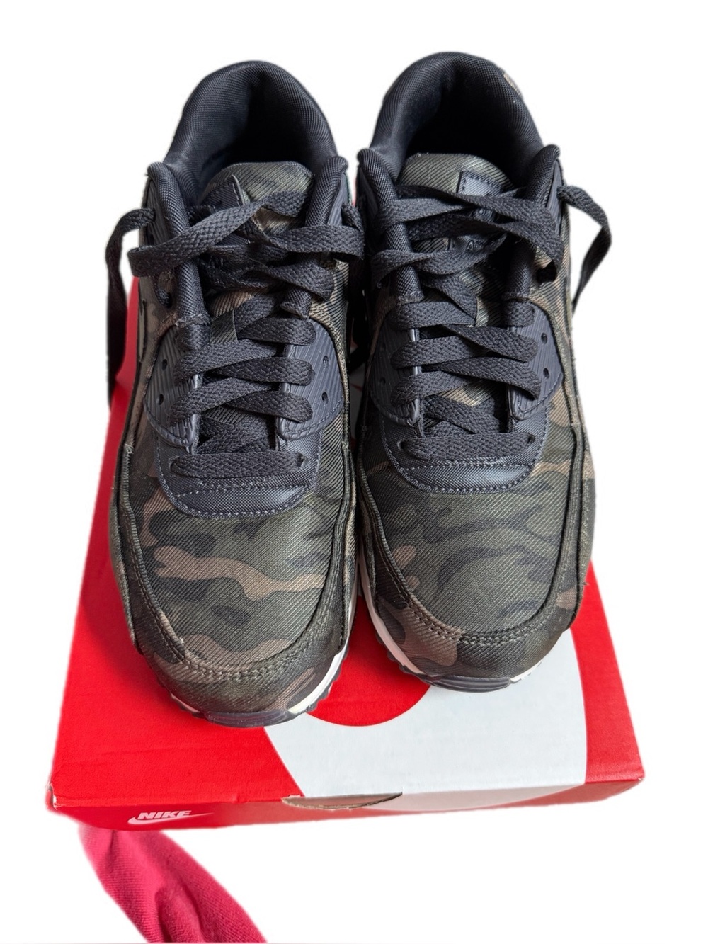 Nike women’s Air Max 90 CSE
SIZE 7.5 Oil grey/cargo khaki- white
With box - Picture 7 of 14